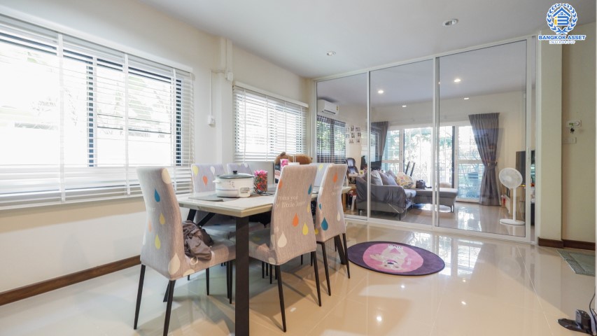 *****บ้านแฝดมือสองย่านนนทบุรี ม.ซื่อตรง รัตนาธิเบศร์ เนื้อที่ 36 ตร.ว. ฟังก์ชัน 3 ห้องนอน 3 ห้องน้ำ 1 ที่จอด แถมฟรี! 4 เครื่องปรับอากาศ 1 เครื่องทำน้ำอุ่น 1 เครื่องดูดควัน บนทำเลยอดเยี่ยม เพียง 3 นาทีถึงรถไฟฟ้าสาสยสีม่วง "สถานีไทรม้า" ใกล้เซ็นทรัล รัตนาธิเบศร์ และทางด่วน "งามวงศ์วาน"